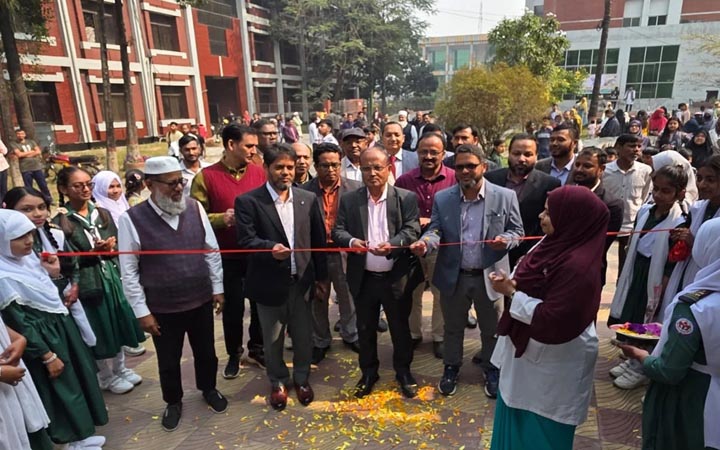 উন্মুক্ত বিশ্ববিদ্যালয় ল্যাবরেটরি স্কুলে পিঠা উৎসব অনুষ্ঠিত